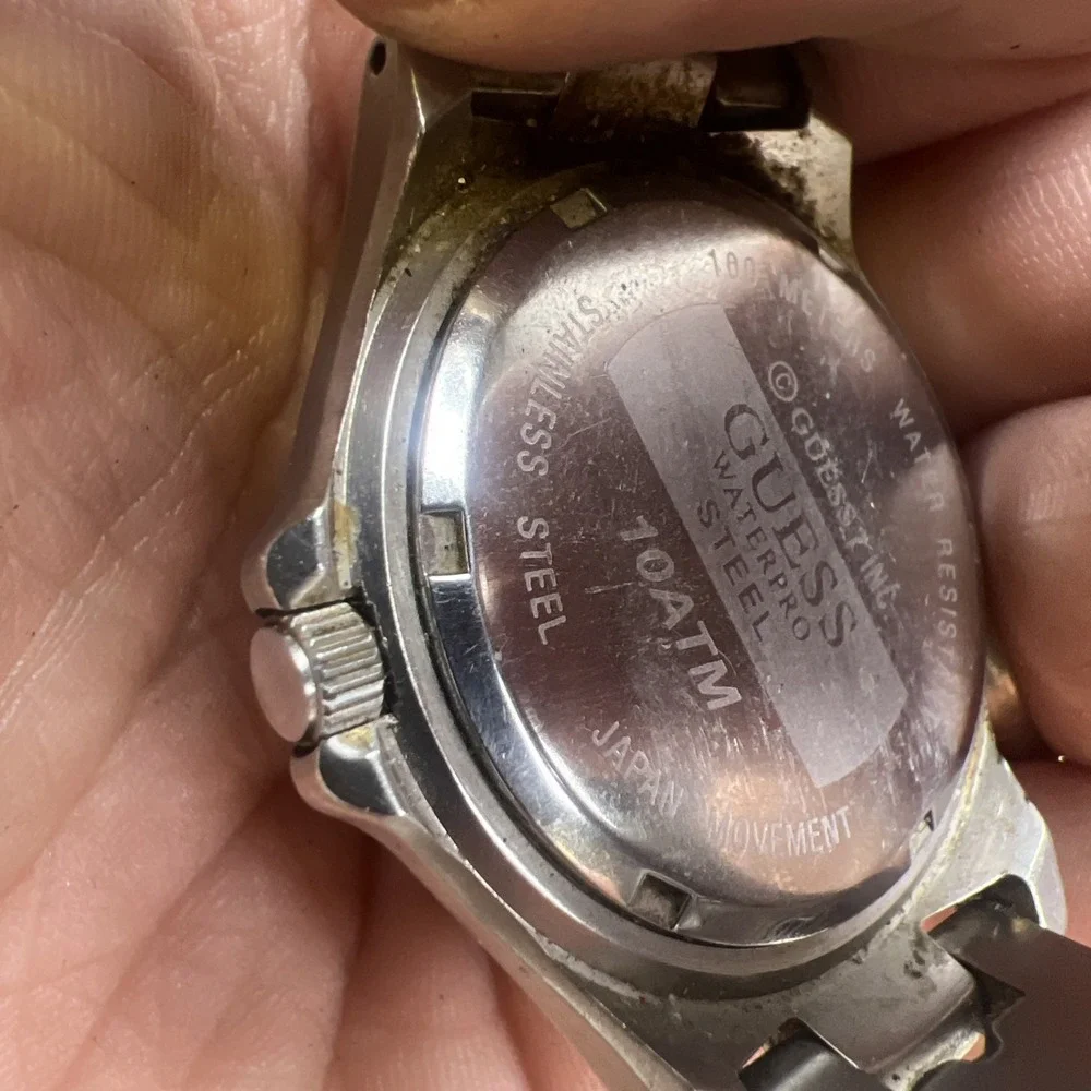 Guess Waterpro Mens Two Tone 100M Quartz Watch Date Bezel needs battery.
